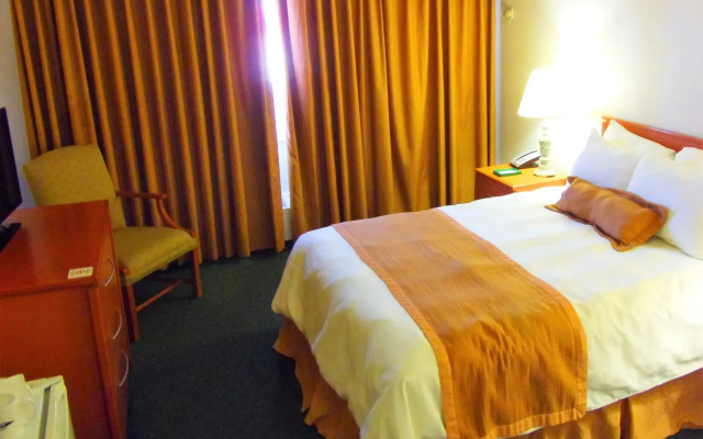 Rosslyn Inn and Suites