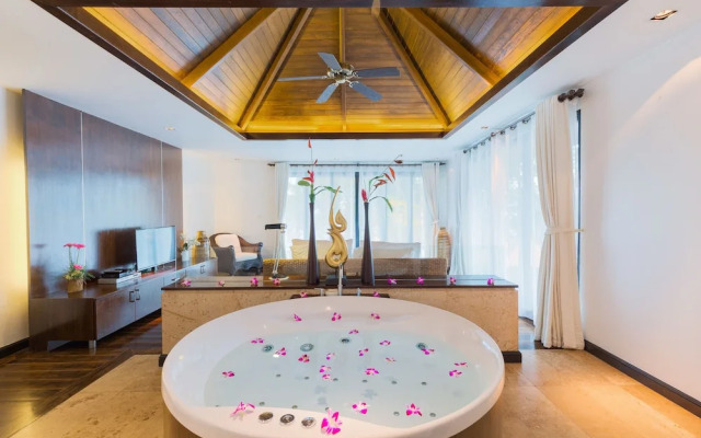 Spectacular Seaview Pool Villa Kalim 6