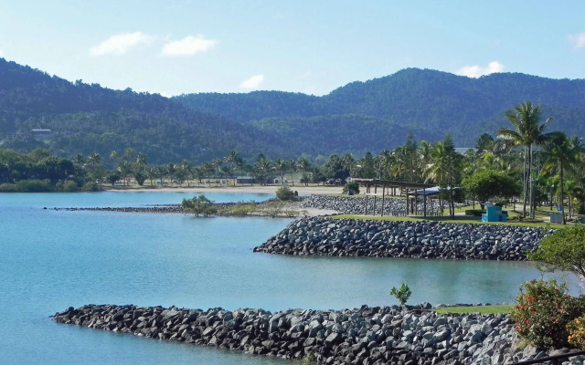 Airlie Waterfront Bed & Breakfast