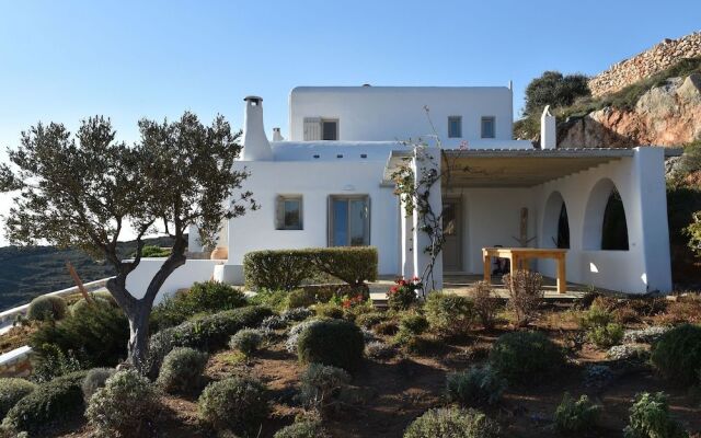 Deluxe Villa Infinity Pool And Helipad By Villarentalsgr