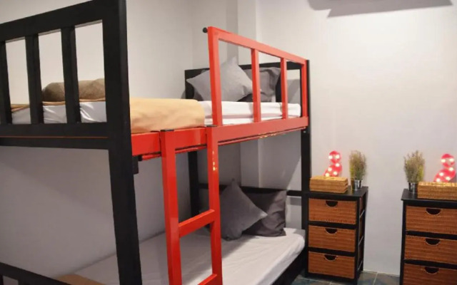 Lanta Hostel - Adults Only