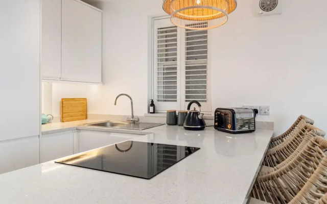 Midnight - Sea Views Town Centre