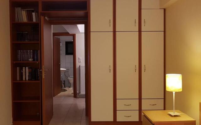 Comfy house with private garden & view, near Kyparissia Castle
