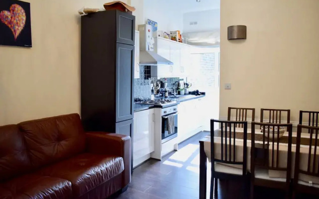 1 Bedroom Flat Close to Earls Court Station