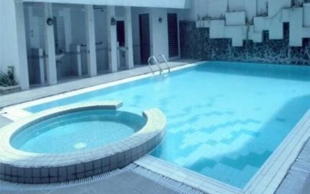 Super OYO Townhouse 2 Hotel Gunung Sahari