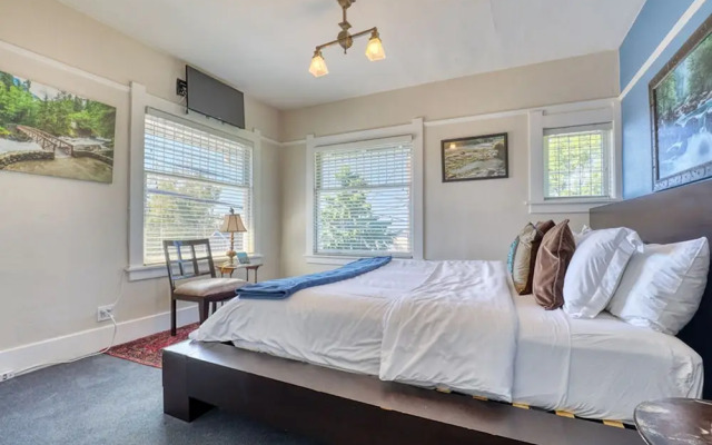 Walker’s Delight on Queen Anne