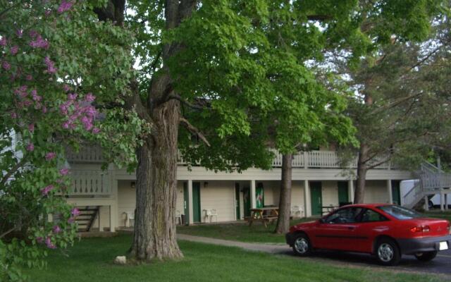 Parkwood Lodge - Door County