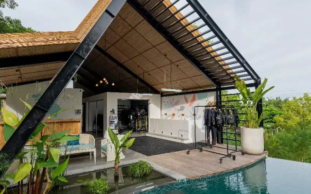 Deep Roots Dive & Yoga Resort