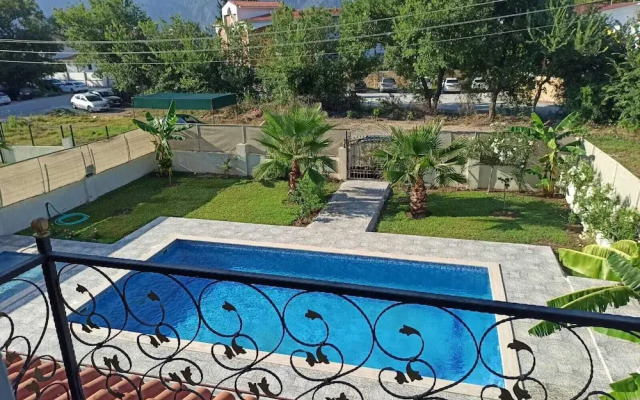 Remarkable 4-bed Villa Tasgin 2 Pools