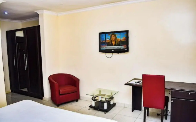 Candow Hotel