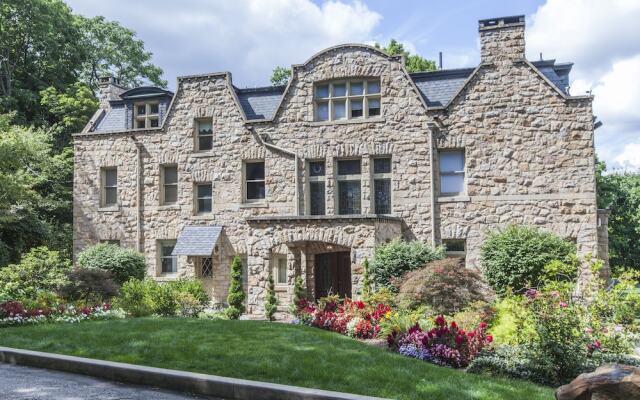 Mansion At Maple Heights