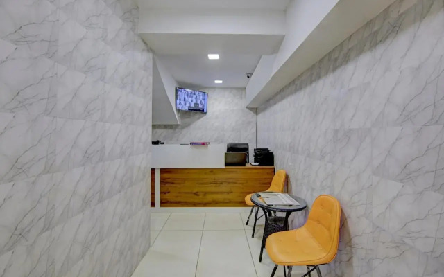 Oyo Flagship 703579 Santosh Residency