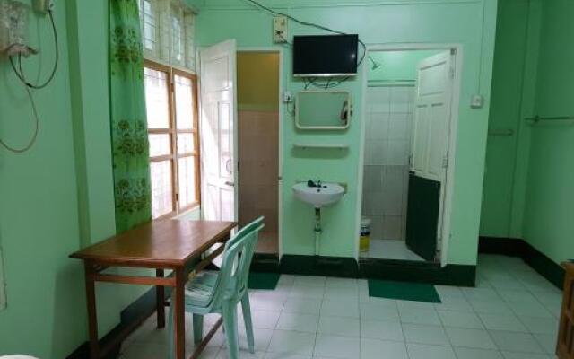 Swe Taw Nan Guest House-Burmese Only