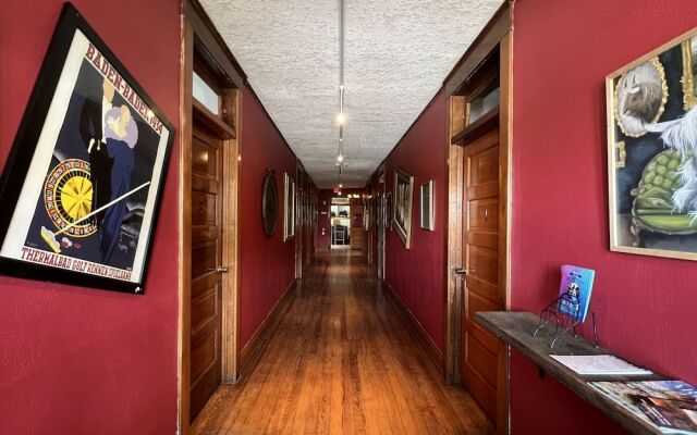 The Oliver House - Adults Only