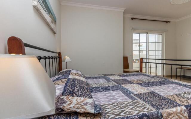 4 bedroom villa wi-fi and shared pool by ALGARVEMANTA