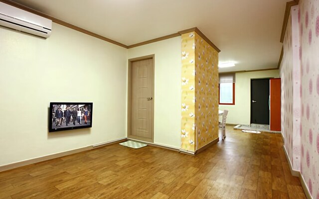 Pocheon Sanjeong Lake Travel Sketch Pension