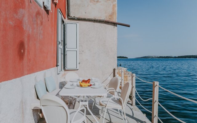 Seafront Palazzo Rovinj With Private sea Access