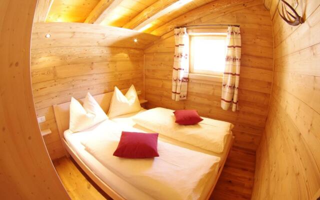 Almchalet Alpenflora