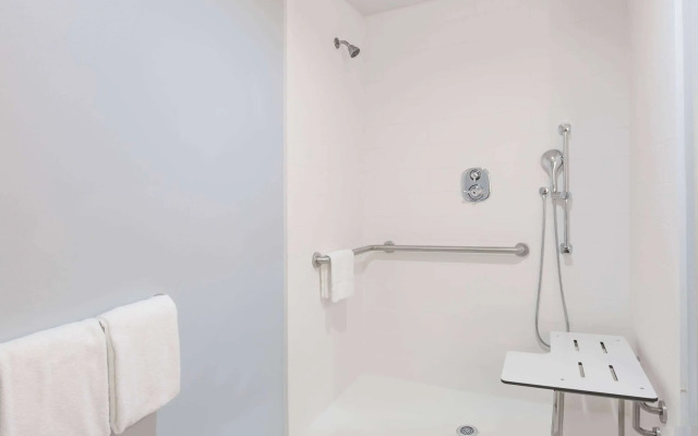 Days Inn & Suites by Wyndham Houston NW Cypress