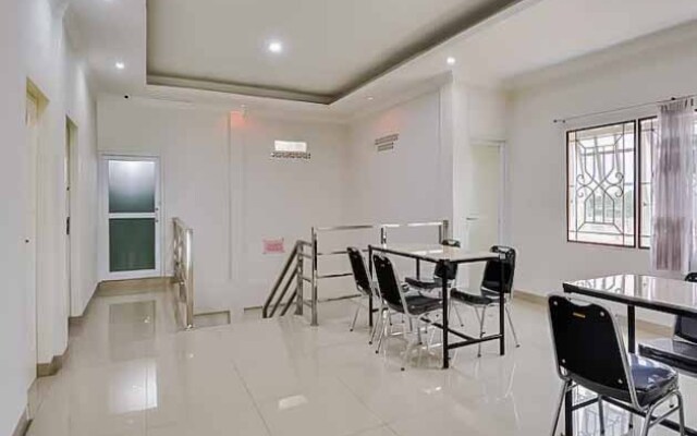 RedDoorz near Palembang Airport 2