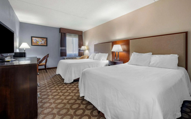 Econo Lodge Inn & Suites