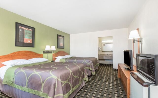 Super 8 Motel - Forsyth