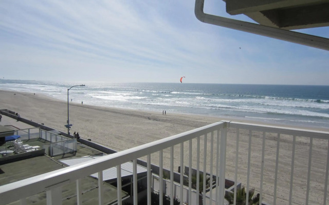 Surfer Beach Hotel
