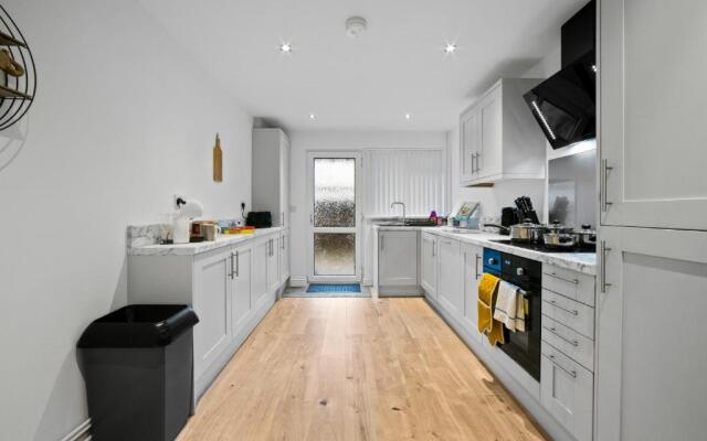 Village Hideaway 2 Bedroom Apartment North Cardiff