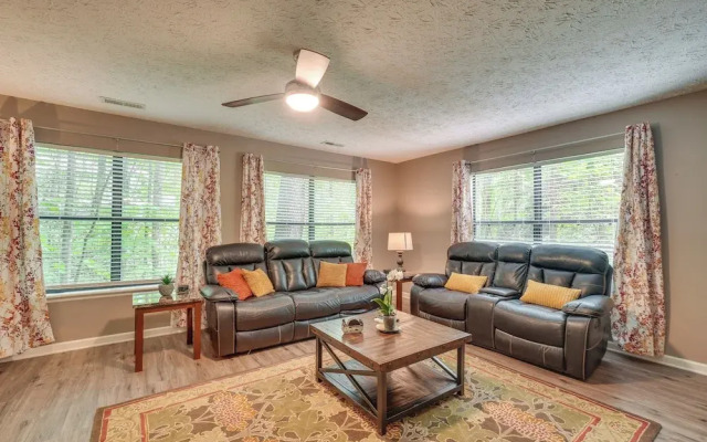 Hot Tub & Games! Smoky Mtn Cabin in Gatlinburg