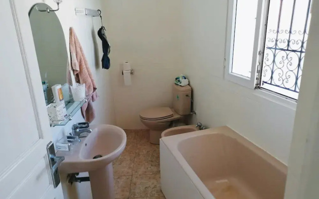 Cozy White House - Hostel