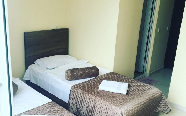 Hotel Guesthouse Lola