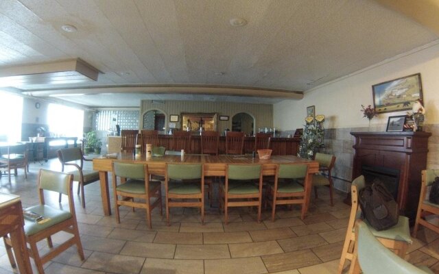 Skyline Village Inn