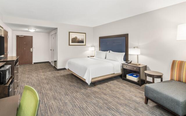 Holiday Inn Express & Suites Wilmington-Newark by IHG
