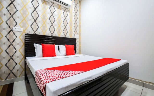 Spot On 47204 Royal Guest House