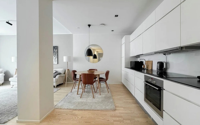 Stylish Downtown 2BR Flat with Sauna and Work Area