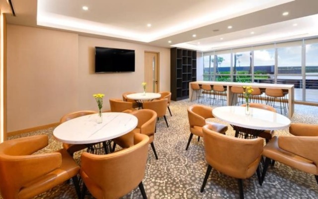 Three-bedrooms, Oakwood Apartments Pik Jakarta