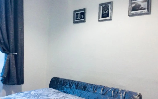 The Lion'S Den On Royal Street