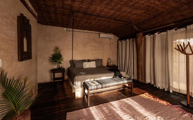 Radhoo Tulum