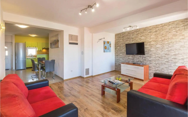 Three-Bedroom Apartment with Sea View in Baska Voda