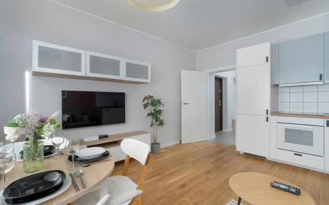 Trendy Apartment Polna by Renters