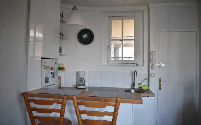 1 Bedroom Apartment With Amazing Views in Paris