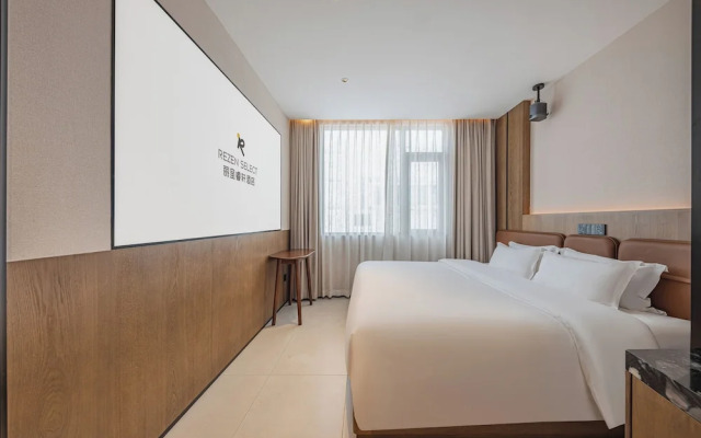 Guangzhou Tianhe Taikoo Hui Rezenxuan Hotel