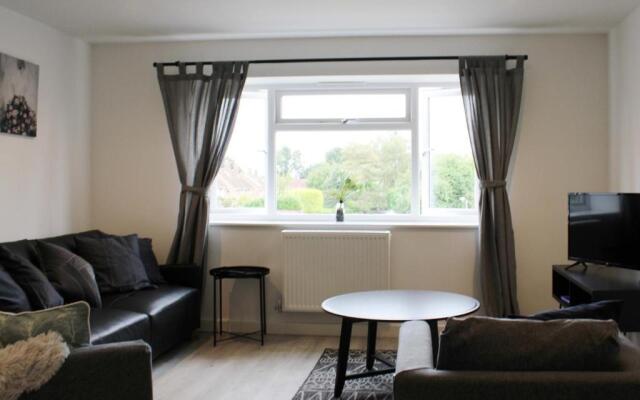 Low Cost, 4 Bed with Parking 09