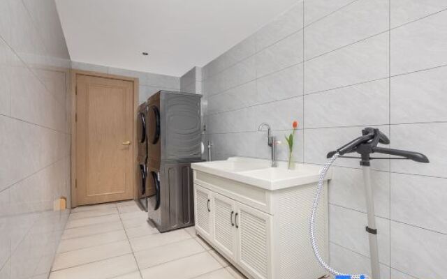 Vienna Hotel ( Liangshan Dechang Rainbow Bridge Branch)