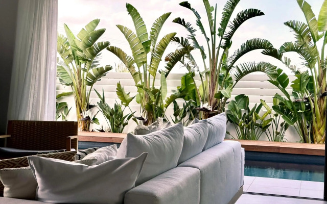 Lora Pearl Luxury Villa By Louis Hotels