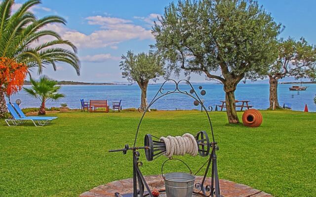 Anna Karra Studios & Apartments