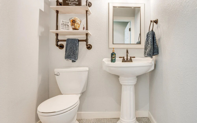 Seguin Riverfront Retreat: Fishing Dock + Kayaks!