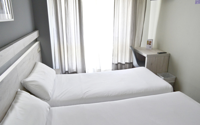 Hostal Alda Puerta Coruña