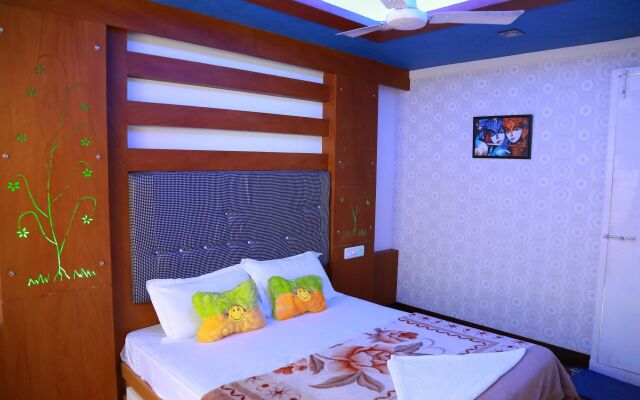 Sreekrishna Houseboats