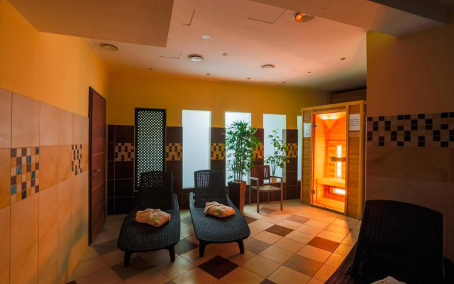 CE Plaza Hotel
